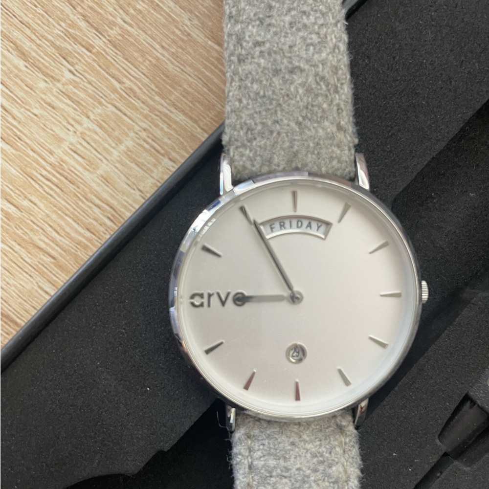 Arvo Awristacrat Watch - Gray Felt Band